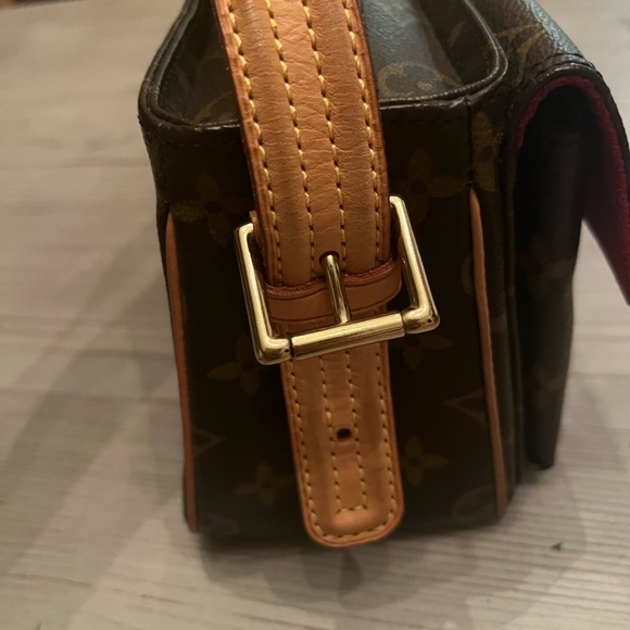 Authentic Louis Vuitton shoulder bag. - Picture 3 of 6